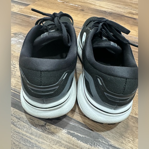 Men’s Brooks Ghost 15 black and white color size 10. - Picture 4 of 8